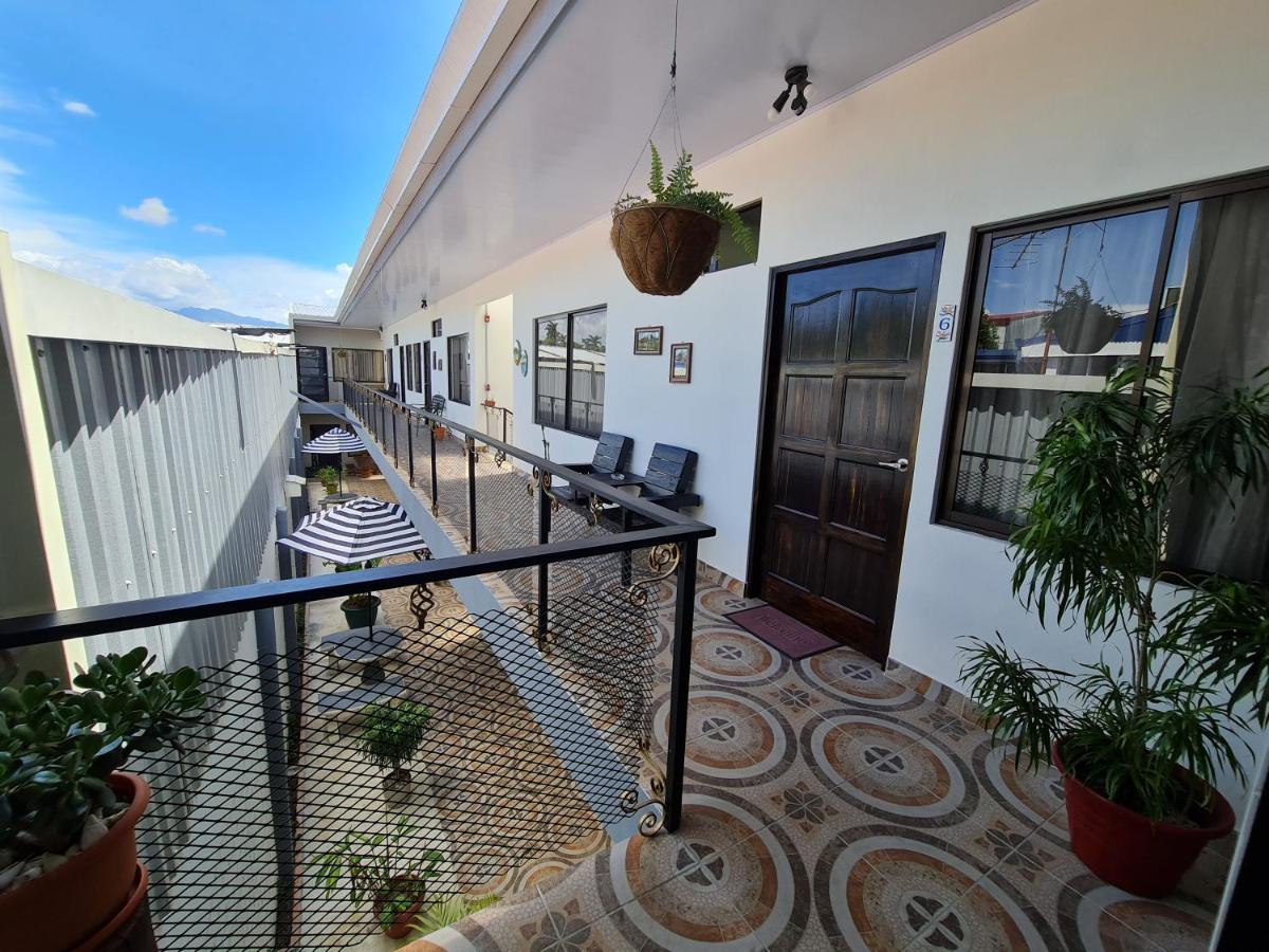 Apartamentos Ave Del Paraiso Alajuela Exteriör bild