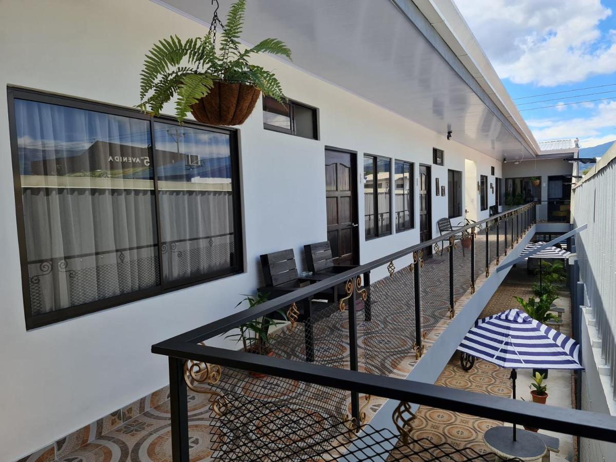 Apartamentos Ave Del Paraiso Alajuela Exteriör bild